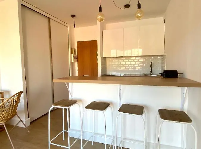 Lägenhet Superbe T2 Equipe Proche Centre Avec Parking